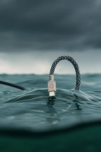 Cable USB-C de 100W (2m) - Color 'Sea Blue' - Hecho de redes de pesca recicladas - Arboleda Store