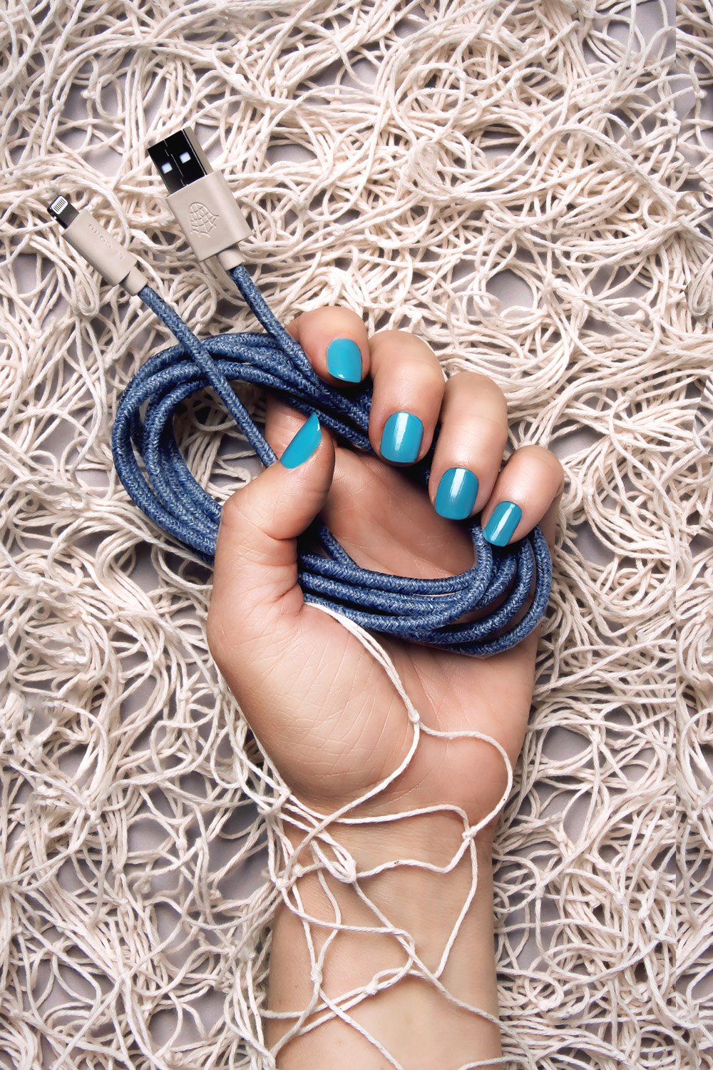 Cable Lightning de 2 metros para iPhone (Azul) - Fabricado con redes de pesca recicladas - Arboleda Store