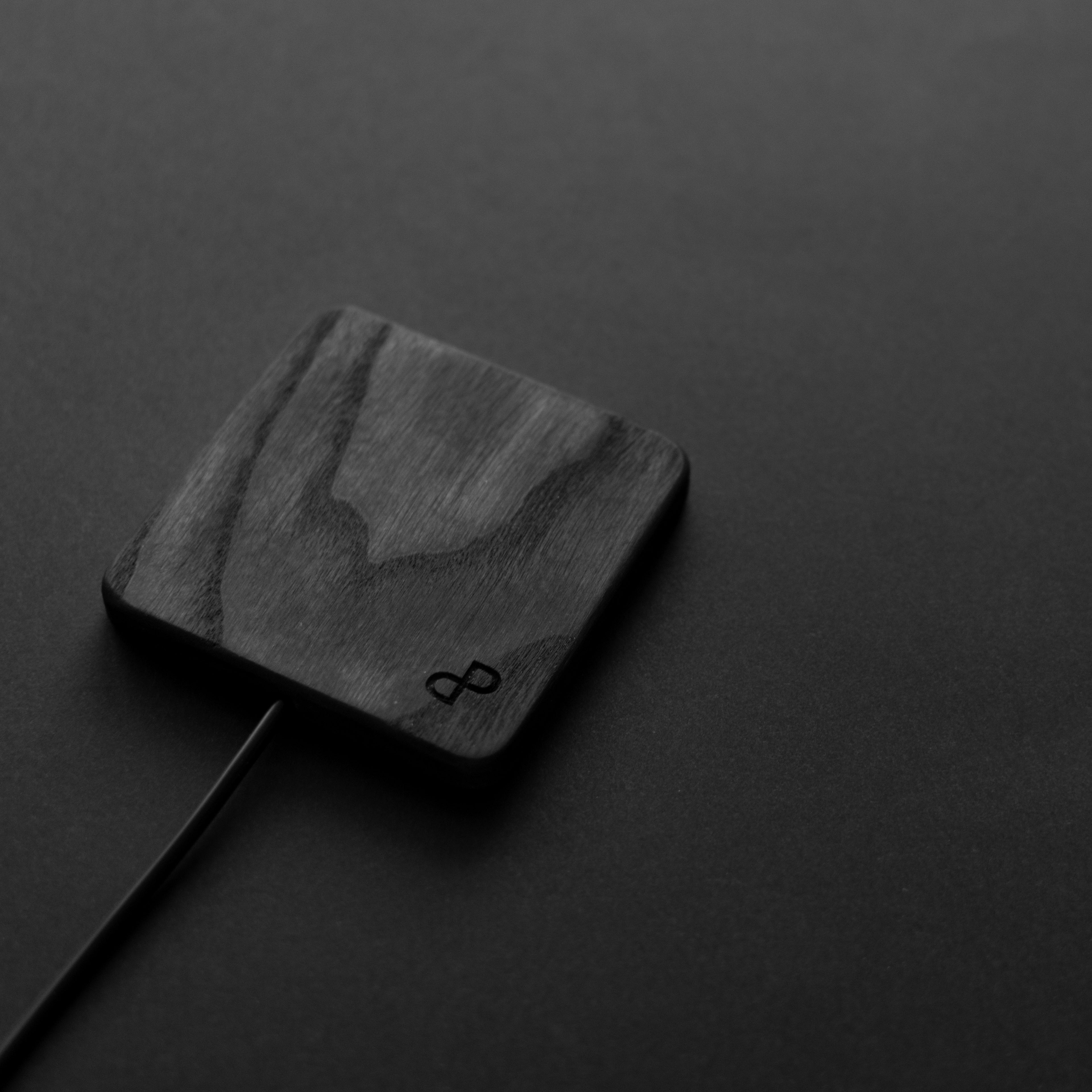 Handcrafted Wooden Wireless Charger - Arboleda Store