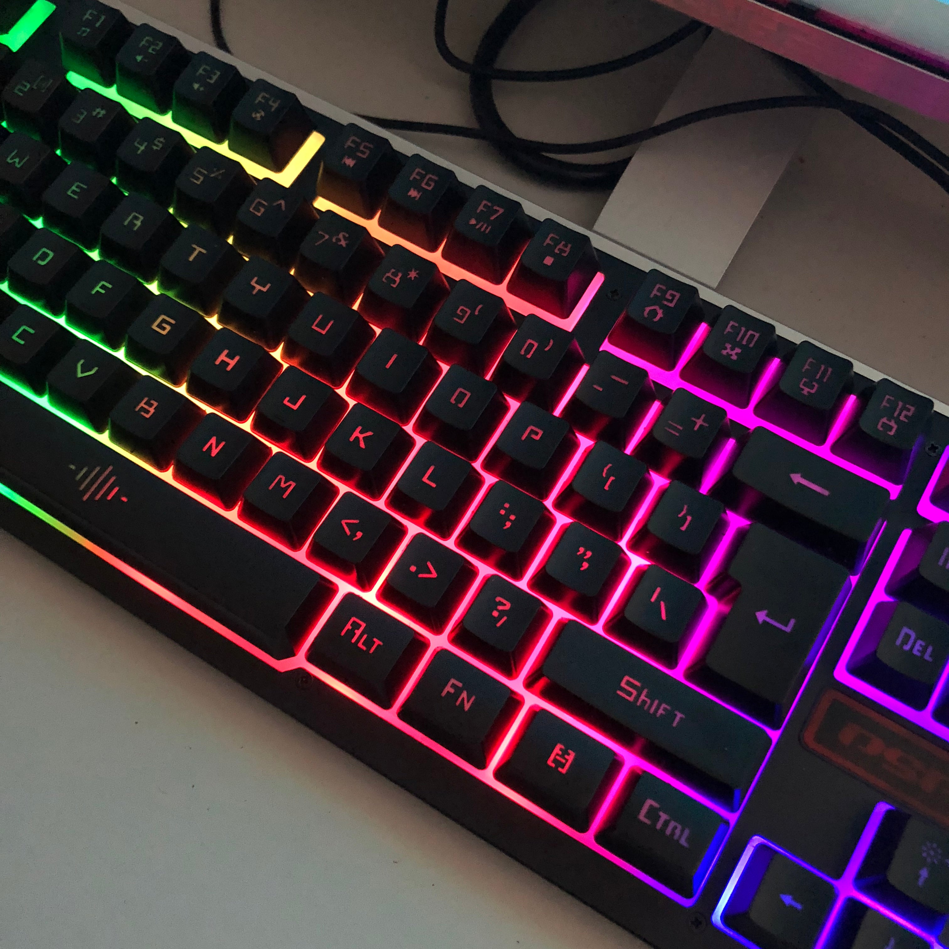 Teclado con Retroiluminación - Arboleda Store
