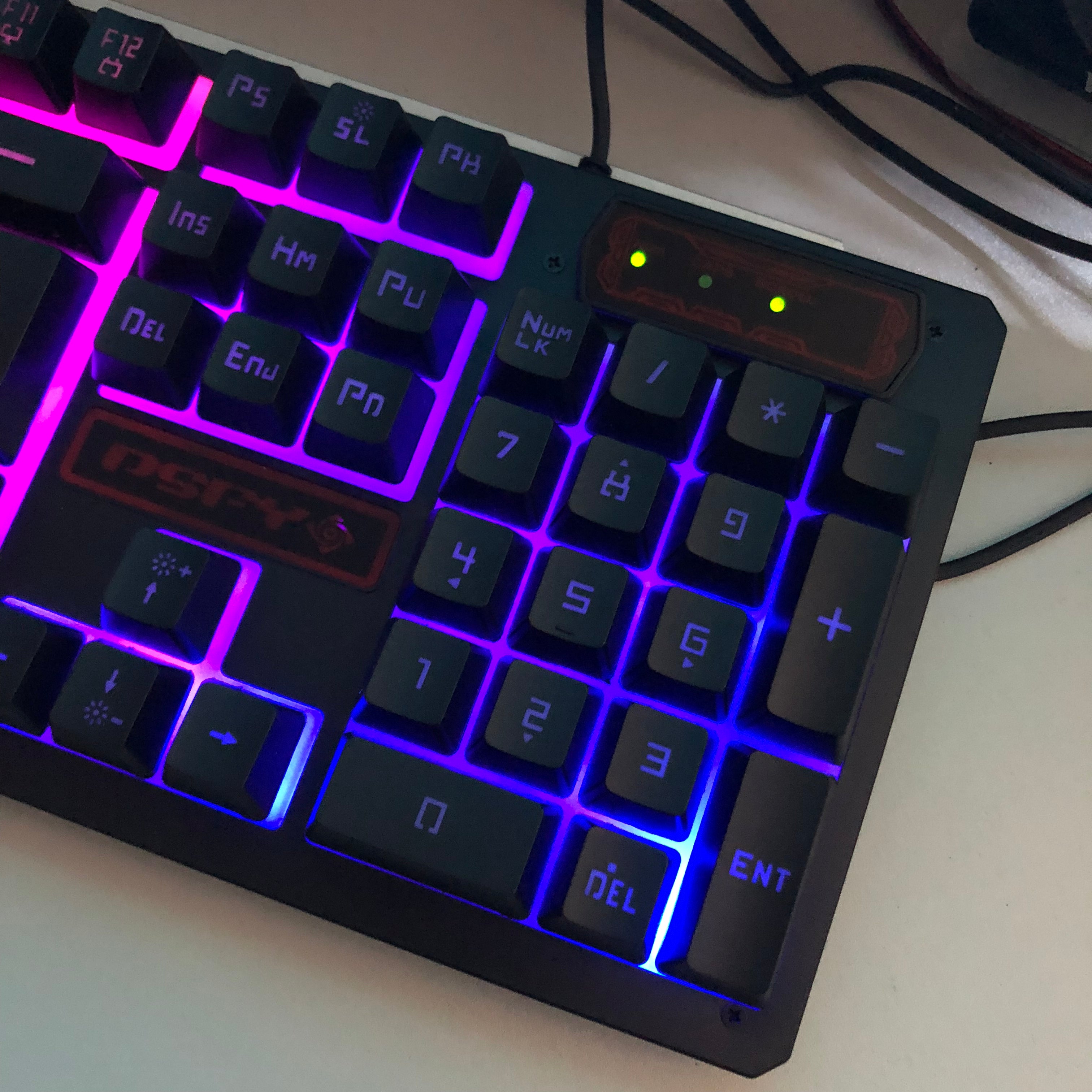 Teclado con Retroiluminación - Arboleda Store